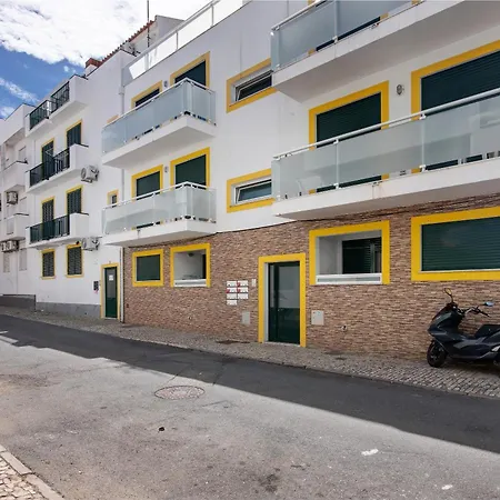 Dourado Apartman *
